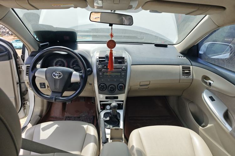 Used Toyota Corolla 2011 1.6L Manual GL Center Console