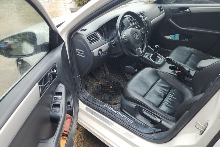 Used Volkswagen Sagitar 2012 1.4TSI Manual Luxury Model Driver Seat