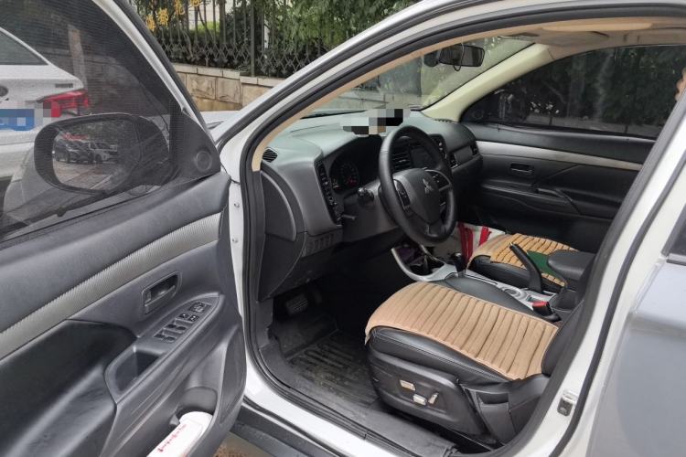 Used Mitsubishi Outlander 2013 2.0L Two-Wheel Drive Sport Navigation Version 5 Seats
