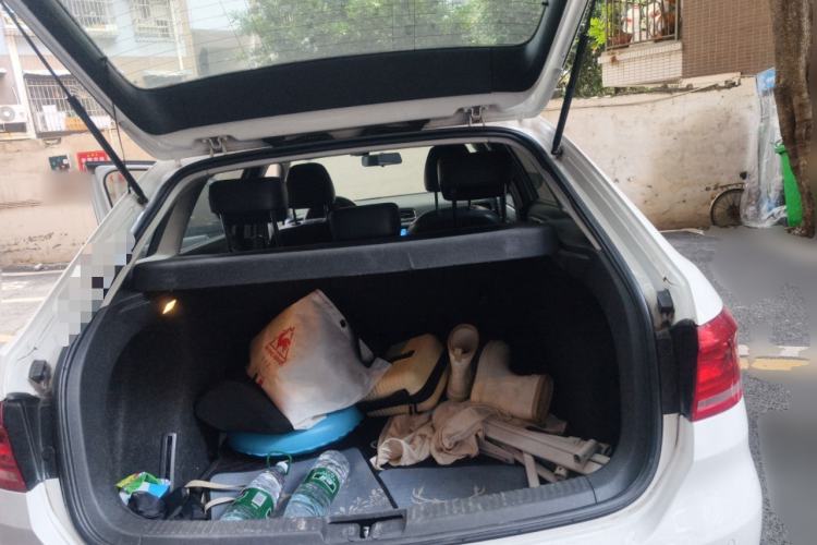 Used Volkswagen Gran Lavida 2013 1.6L Manual Fashion Model
