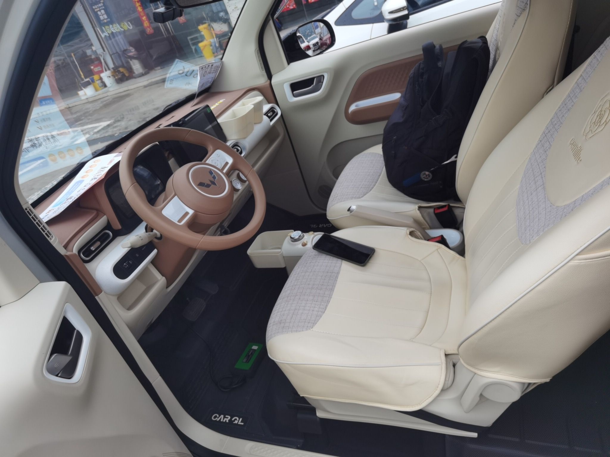 Переднее сиденье в автомобиле