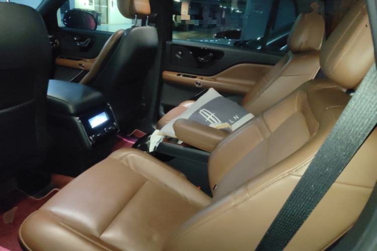 Used Lincoln Aviator 2022 3.0T V6 Four-Wheel Drive Luxury Edition Left Rear Seat