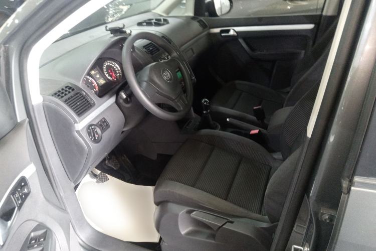 Used Volkswagen Touran 2015 1.4T Manual Fashion Edition 5-Seater Left Front Seat