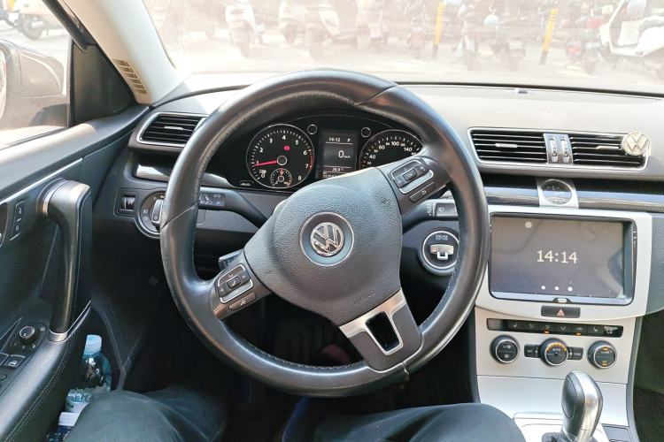 Used Volkswagen Magotan 2016 1.8TSI Luxury Comfort Model Steering Wheel