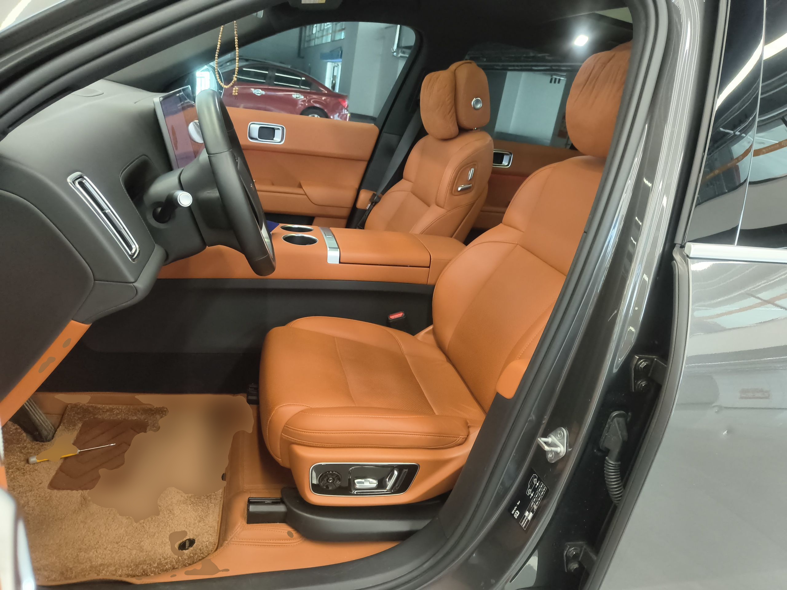 Переднее сиденье в автомобиле