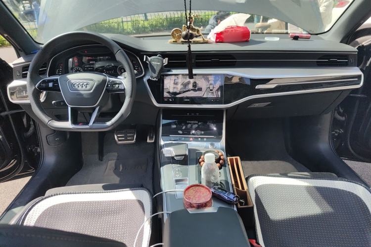 Used Audi A6 2021 Avant Pioneer 45 TFSI Star Edition Center Console