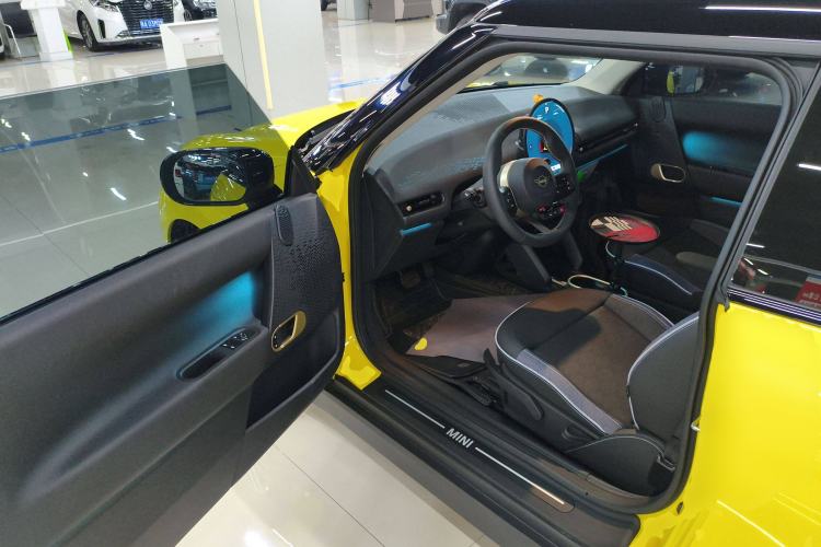 Used MINI Electric MINI COOPER 2025 456km COOPER E Classic Style
