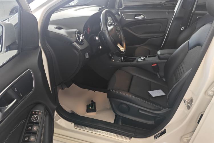 Used Mercedes-Benz B-Class 2015 B 200 Sport Edition Driver Seat