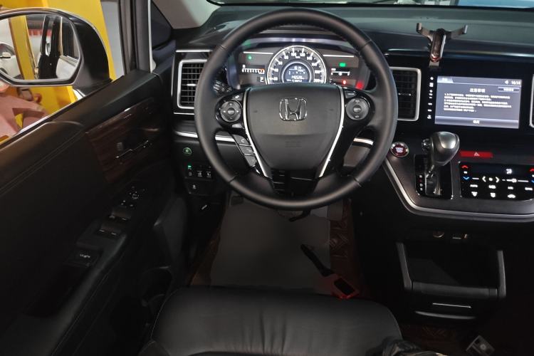 Used Honda Elysion 2016 2.4L Style Edition
