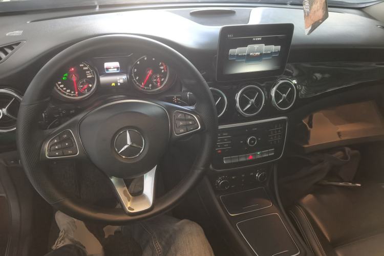 Used Mercedes-Benz GLA 2017 GLA 200 Sport Edition Center Console