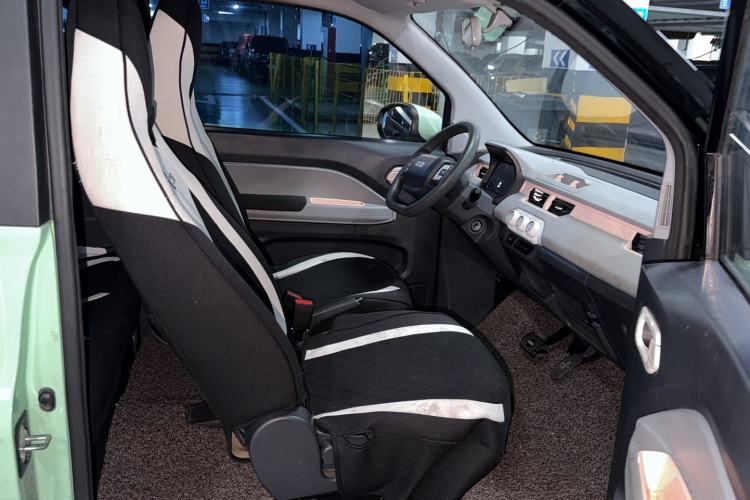 Used Chery QQ Ice Cream 2022 170km Sundae Phosphate Lithium-Ion Interior 6