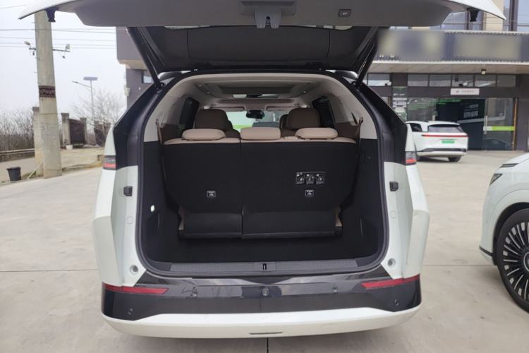 Used XPeng X9 2025 740 Ultra-Long Range Max
