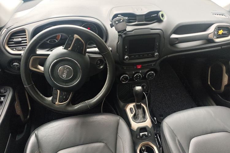 Used Jeep Renegade 2016 1.4T Automatic Smart Edition Center Console