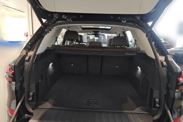Used BMW X5 2023 xDrive 30Li Luxury M Sport Package Trunk