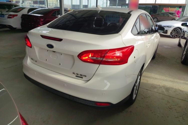 Used Ford Focus 2017 Sedan EcoBoost 125 Manual – Ultra-Style Edition with SmartDrive Features
