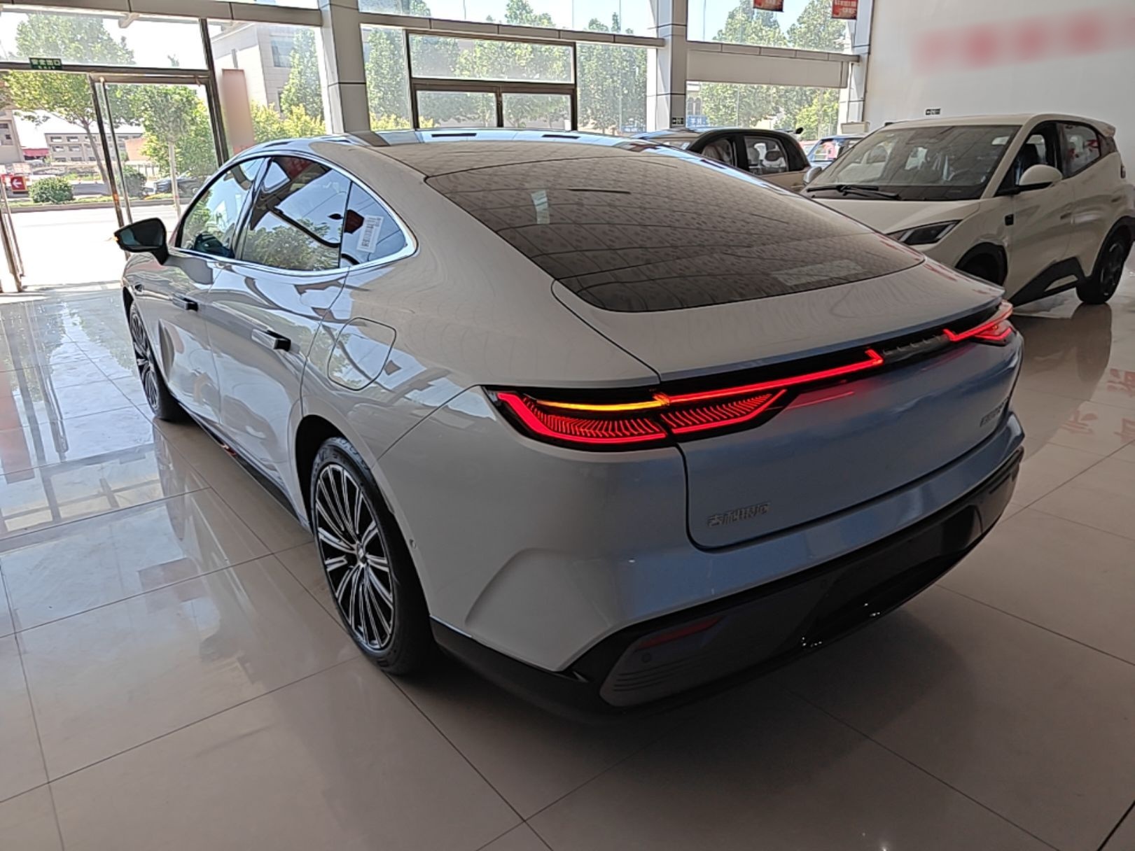 Geely Galaxy 8 2025 130km EM-P Starship Edition — снимка 4