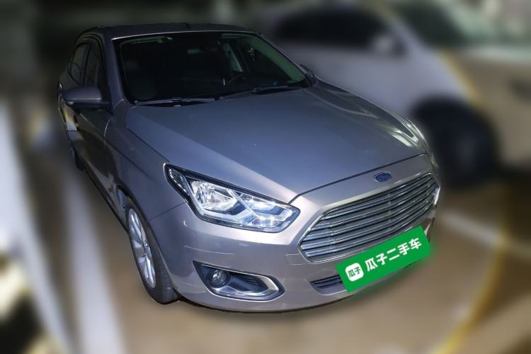 Used Ford Escort 2015 1.5L Automatic Fashion Model Front Right 45 Deg