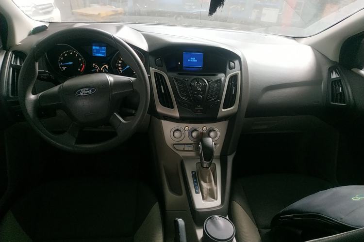 Used Ford Focus 2012 Sedan 1.6L Automatic Comfort Model Center Console