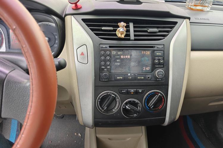 Used Venucia R50 2013 1.6L Manual Fashion Edition
