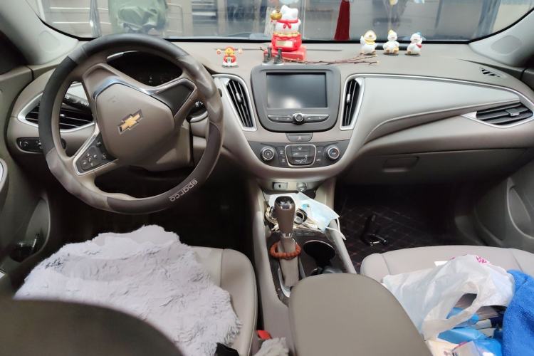 Used Chevrolet Malibu XL 2018 530T Automatic Luxury Edition Center Console