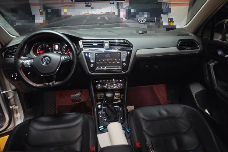 Used Volkswagen Tiguan L 2017 330TSI Automatic Two-Wheel Drive Luxury Edition Center Console