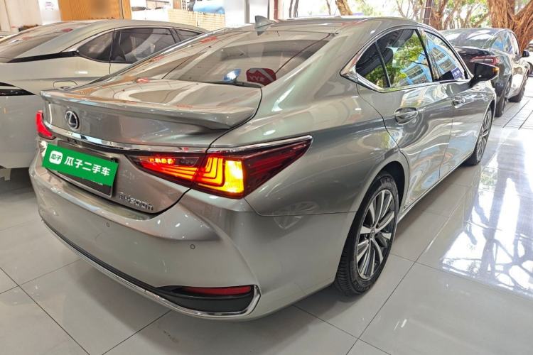 Used Lexus ES 2020 300h Premier Edition
