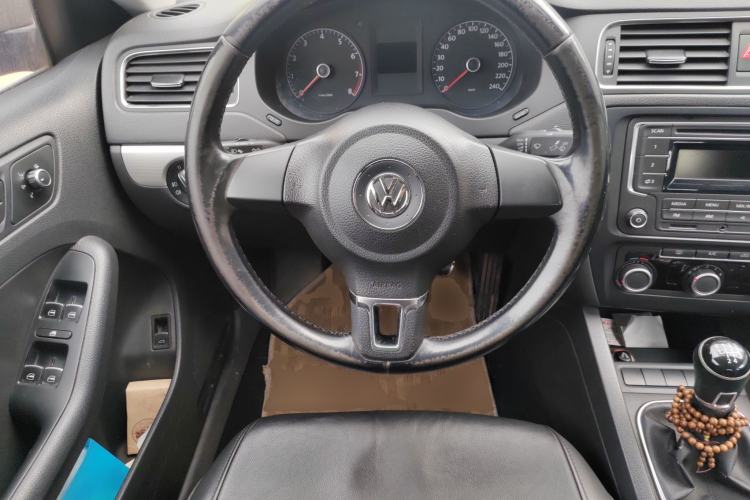 Used Volkswagen Sagitar 2014 1.6L Manual Comfort Model Steering Wheel