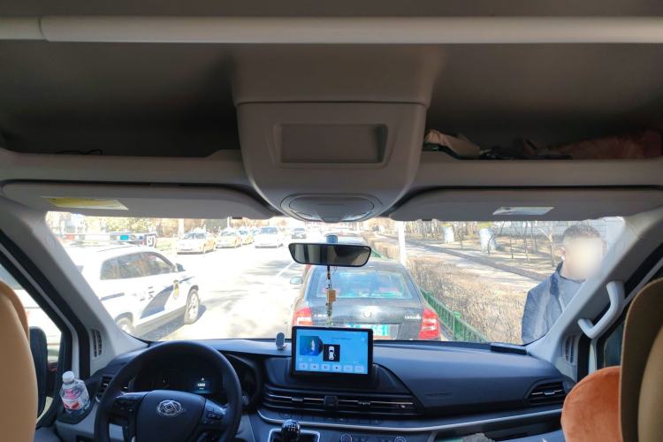 Used SAIC MAXUS Xintu V90 2022 2.0T Manual Zhiyun King Rear-Drive Long Wheelbase High-Roof with Single Rear Tire—6/7 Seats Headliner