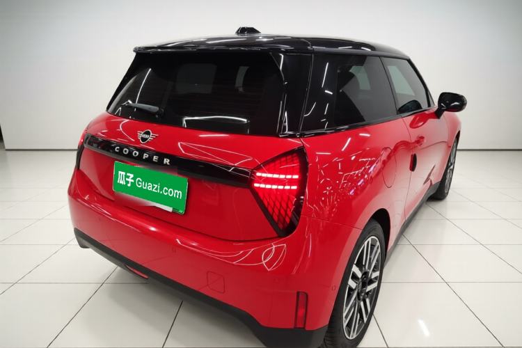 Used MINI Electric COOPER 2024 456km COOPER E Classic Edition Rear Right 45 Deg