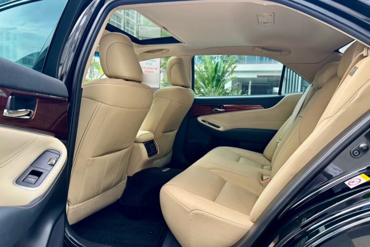 Used Toyota Crown 2015 2.0T Fashion Edition Interior 3