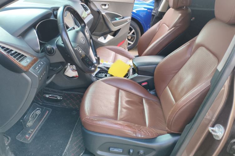 Used Hyundai Grand SantaFe 2013 3.0L 7-seat 4x4 Brown Interior Flagship Edition
