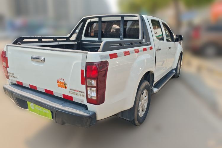 Used Isuzu D-MAX 2015 2.5T Two-Wheel Drive Automatic High-Performance Elite Version 4JK1
