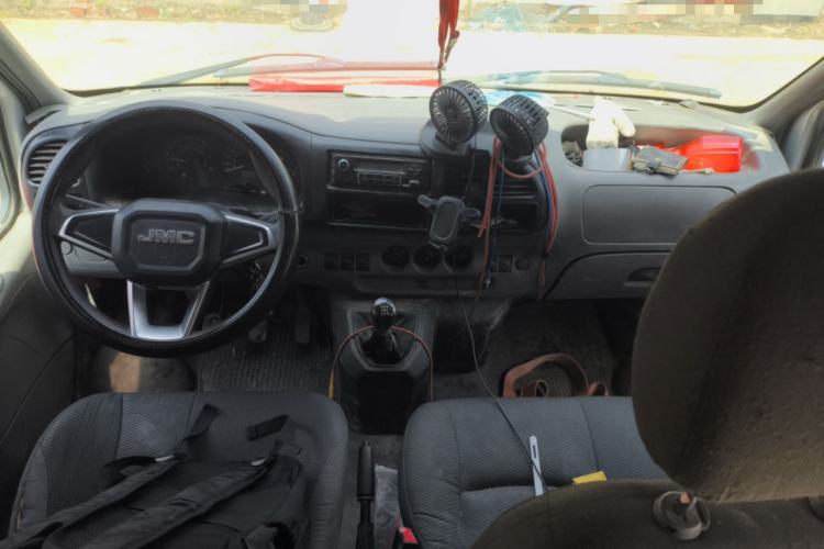 Used JMC Transit 2017 2.8T Commercial Version Short Wheelbase Mid-Roof 6/7/8-Seater JX493 Center Console