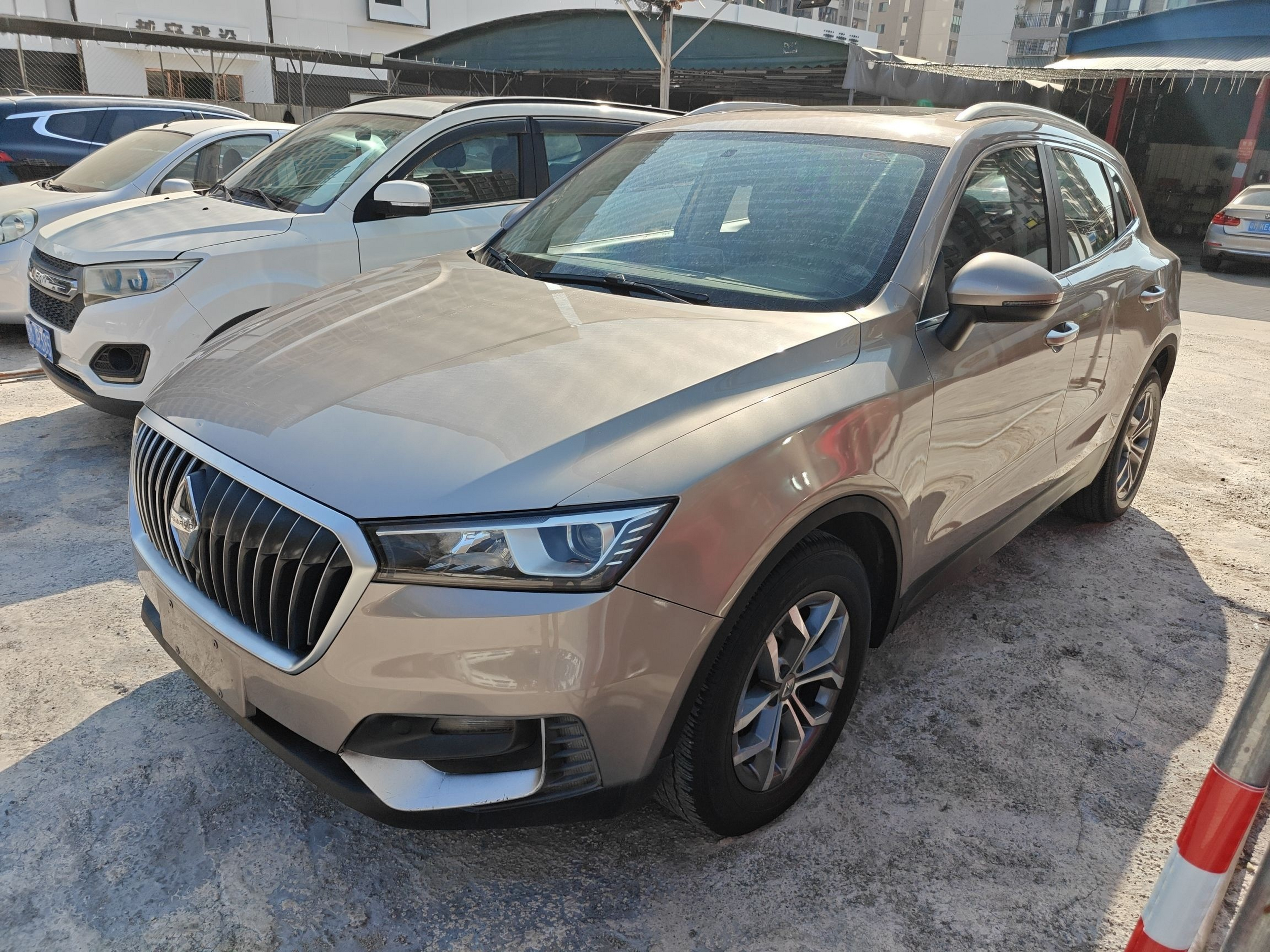 Под передней частью автомобиля