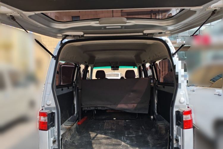 Used Jinbei Hiace X30 2023 1.5L Super-Comfortable Passenger Van 5/6/7-Seater Non-Air-Conditioned Version Model SWC15M
