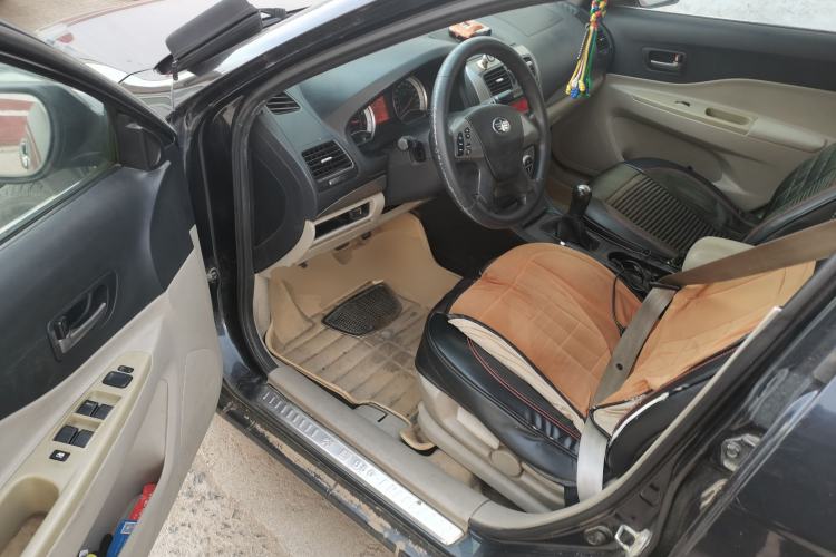Used Bestune B50 2012 1.6L manual fashion version
