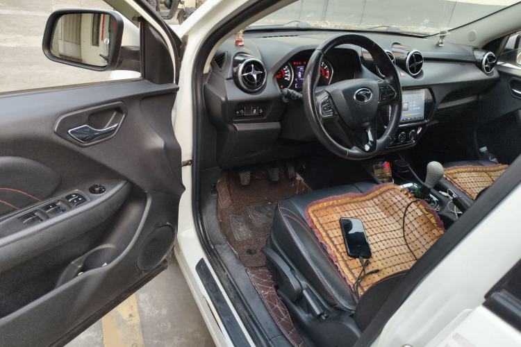 Used Soueast DX3 2016 1.5L Manual Luxury Model Interior 3