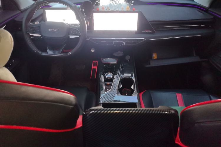 Used CHANGAN OSHAN Z6 2022 Blue Whale 1.5T DCT Smart Edition Center Console