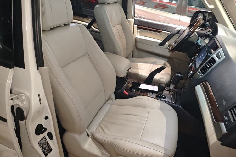 Used Mitsubishi Pajero 2018 V97 3.8L 5-Door GLS Sunroof – Middle East