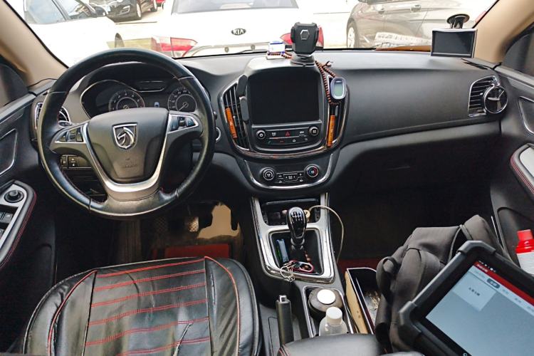 Used Baojun 560 2016 1.8L Manual Luxury Edition Center Console