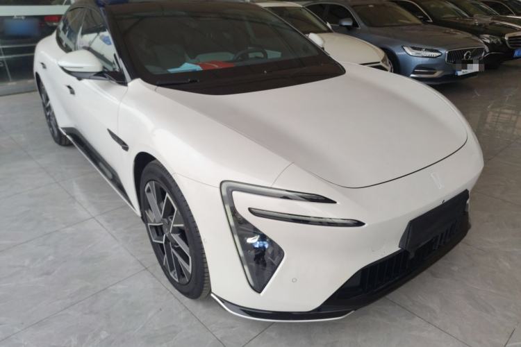 Used Avatr 06 2025 Pro All-Electric Version Front Right 45 Deg