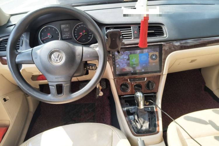 Used Volkswagen Lavida 2013 Restyled Classic 1.6L Automatic Comfort Edition Center Console