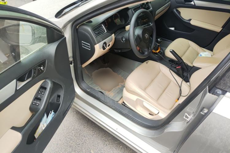 Used Volkswagen Sagitar 2012 1.6L Manual Comfort Model
