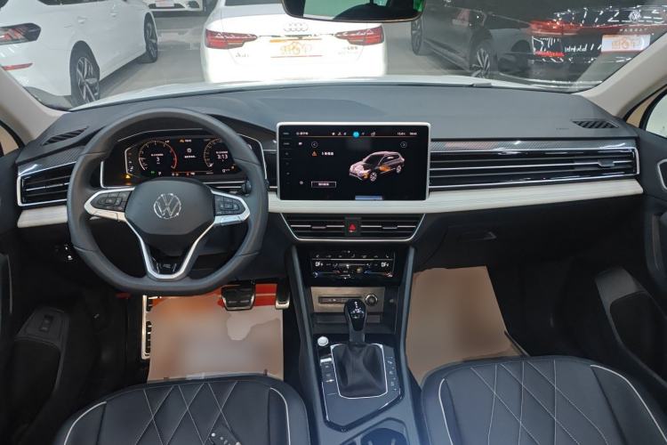 Used Volkswagen Tiguan L 2024 Outstanding Model 330TSI Automatic Two-Wheel Drive R-Line Dragon Glory Edition
