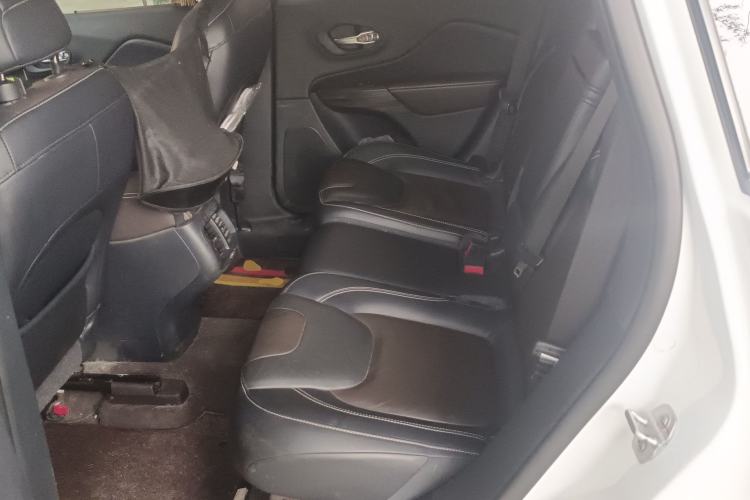 Used Jeep Cherokee 2016 2.4L Professional Edition
