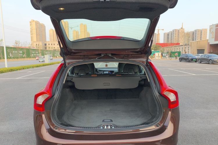 Used Volvo V60 2016 Cross Country T6 AWD
