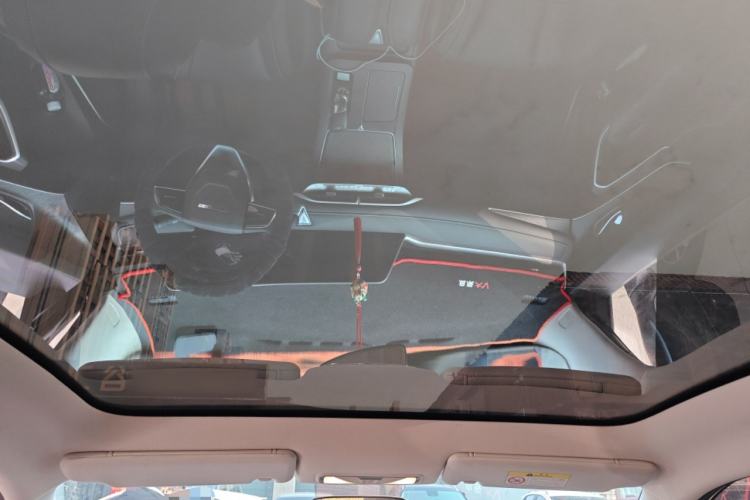 Used Venucia V 2022 260T Black Horse Edition · Idol
