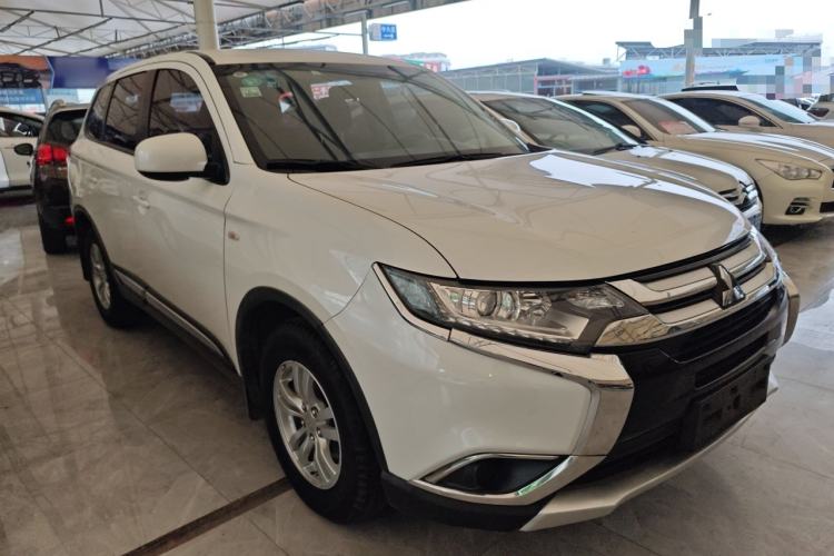 Used Mitsubishi Outlander 2018 2.0L Two-Wheel Drive Fashion Edition 5 Seats Exterior 1