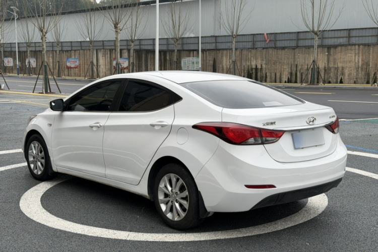 Used Hyundai Elantra (5th Generation / Langdong) 2016 1.6L Automatic Smart Version