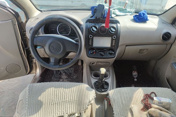 Used Wuling Hongguang 2014 1.2L Standard Model China IV